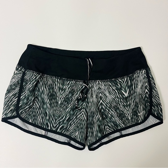 Nike Pants - Nike Shorts Dri Fit Black White Gray Patterned Women’s Athletic Running Small